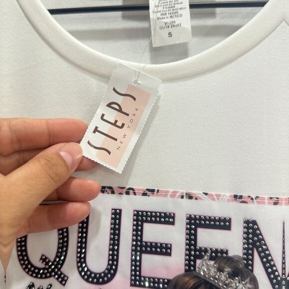 Womens Graphic Tee White Rhinestone Queen Like Mom T Shirt NWT Size Small Bling - Picture 6 of 8